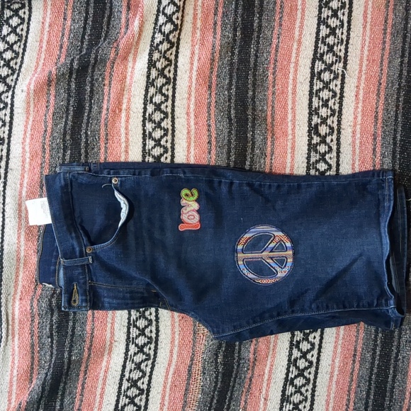 Levi's Denim Shorts with Patches - Picture 11 of 12